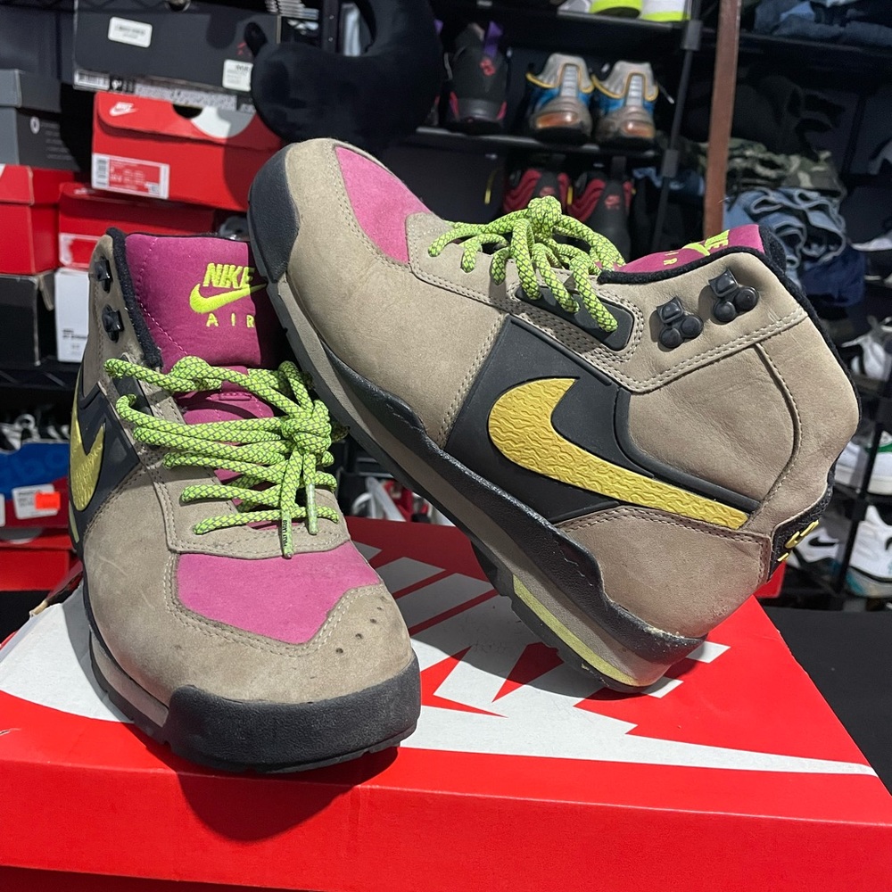 Nike Baltoros